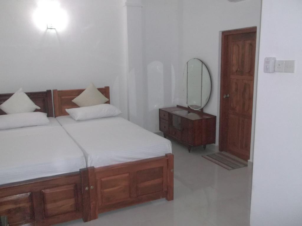 Srilanka Ayurveda Hotel Hikkaduwa Room photo