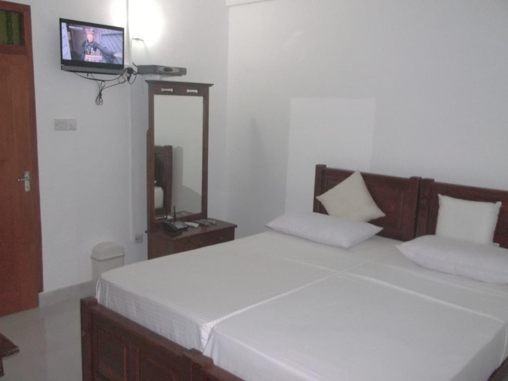 Srilanka Ayurveda Hotel Hikkaduwa Room photo